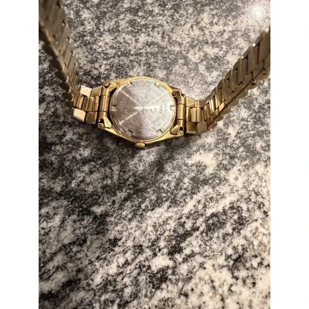Vintage Seiko Ladies Gold Tone Black Date Day Dial Fluted SQ Japan